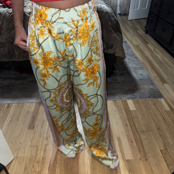 Forever 21 Floral & Chain Wide Leg Pant - Picture 3 of 4